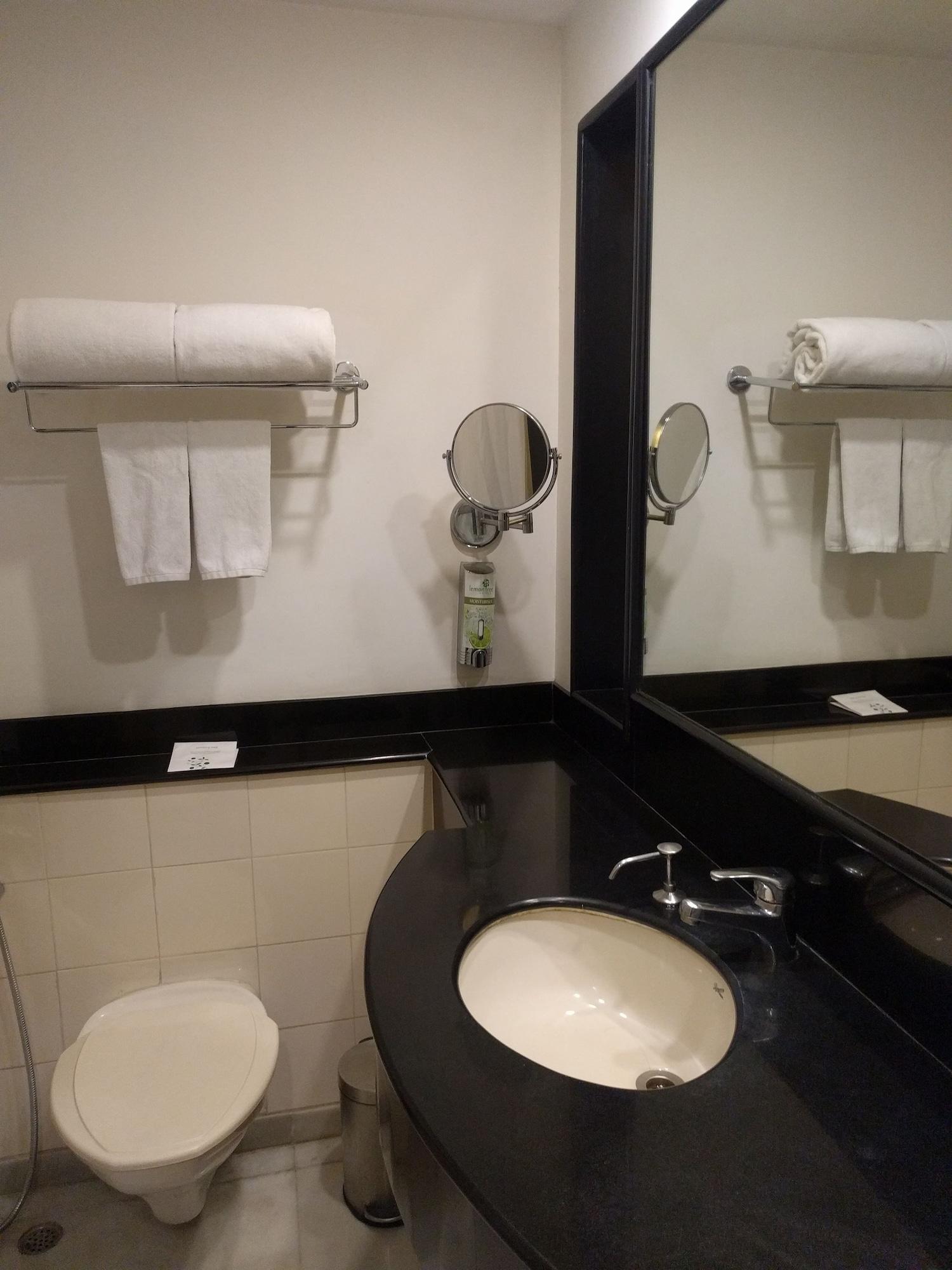 Lemon Tree Hotel, Udyog Vihar, Gurugram Gurgaon Extérieur photo