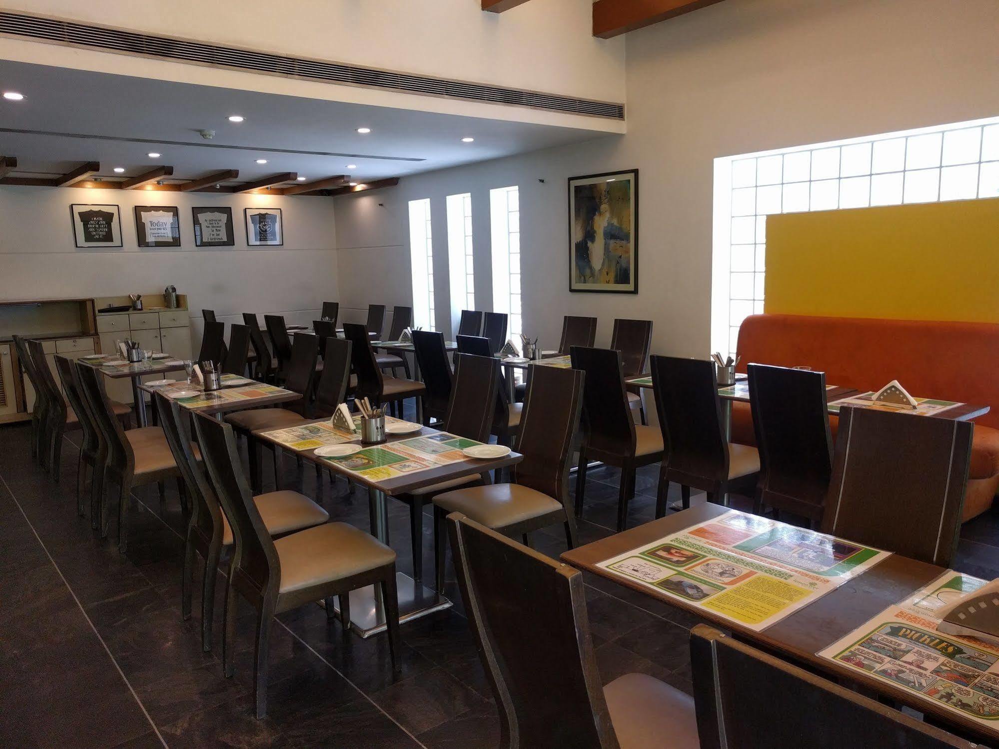 Lemon Tree Hotel, Udyog Vihar, Gurugram Gurgaon Extérieur photo