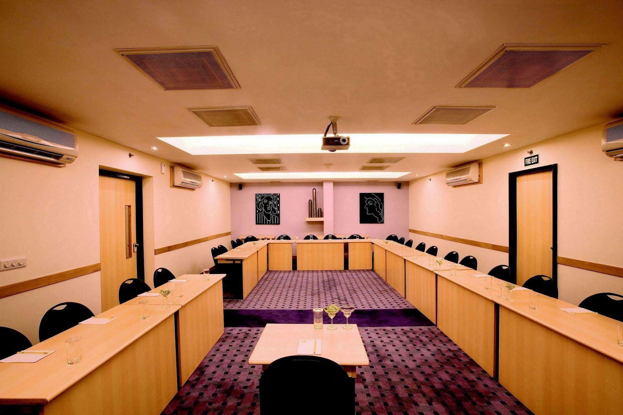 Lemon Tree Hotel, Udyog Vihar, Gurugram Gurgaon Extérieur photo
