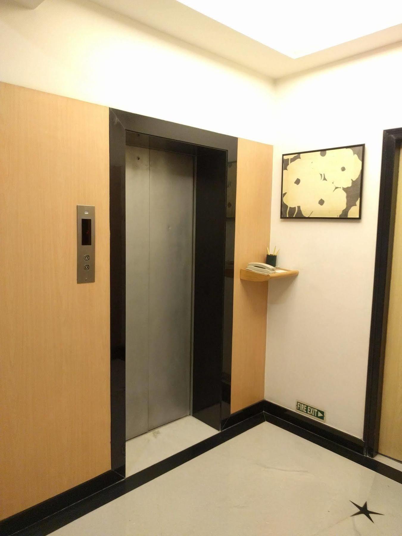 Lemon Tree Hotel, Udyog Vihar, Gurugram Gurgaon Extérieur photo
