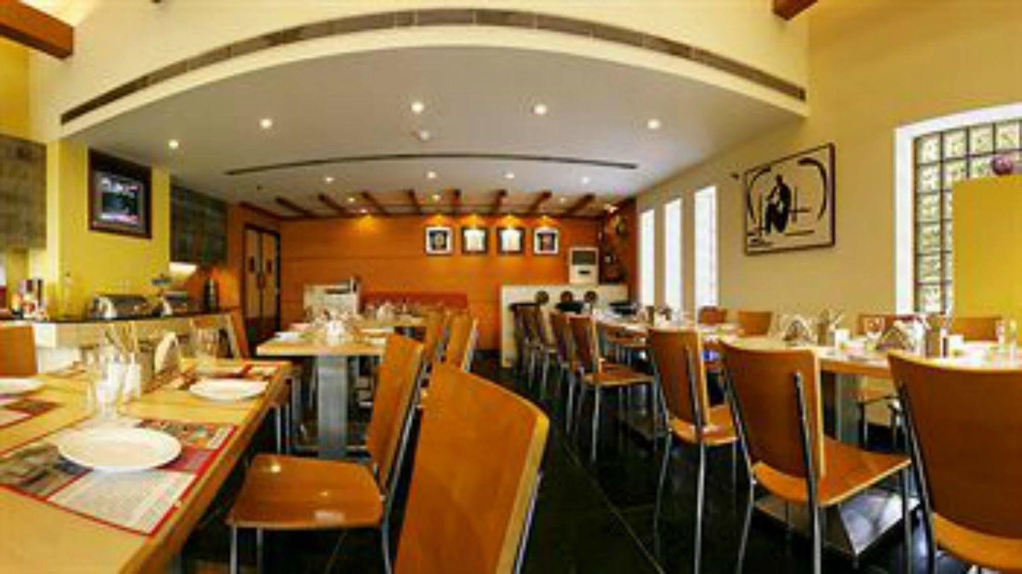 Lemon Tree Hotel, Udyog Vihar, Gurugram Gurgaon Extérieur photo